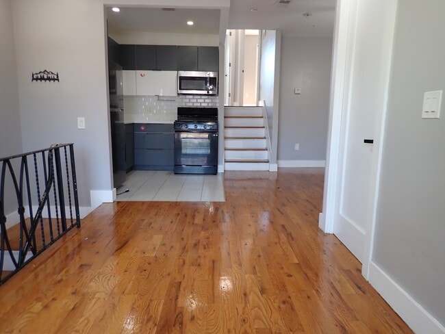 Building Photo - 203 Crystal St