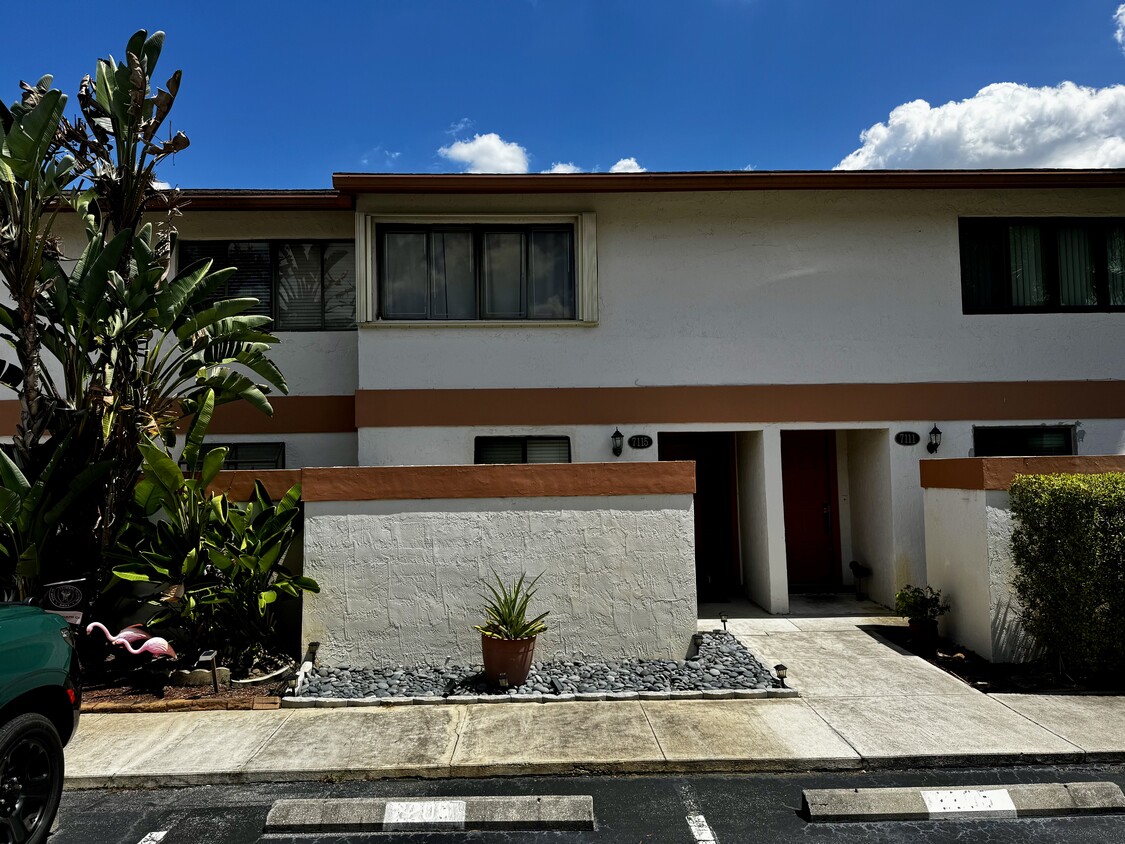 Primary Photo - 7115 SW 42nd Ct