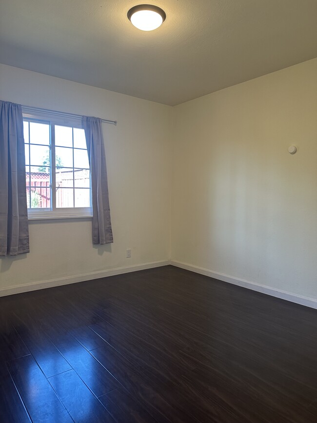 Foto del edificio - 407 Lloyd Ave