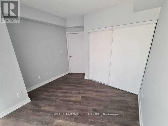 Building Photo - 159 Wellesley St E