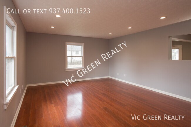 Building Photo - Beautiful 3 Bedroom Ranch in Kettering