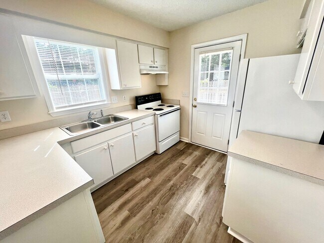 Foto del edificio - 105 White Ash Ln