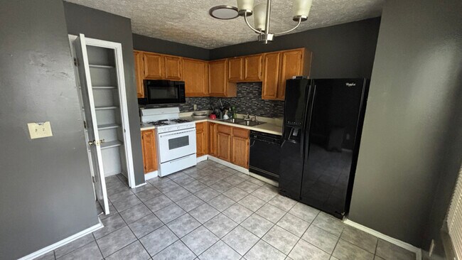 Foto del edificio - 2978 Kenville Ln