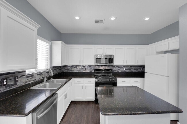 Foto del edificio - 7861 Juniper Forest St