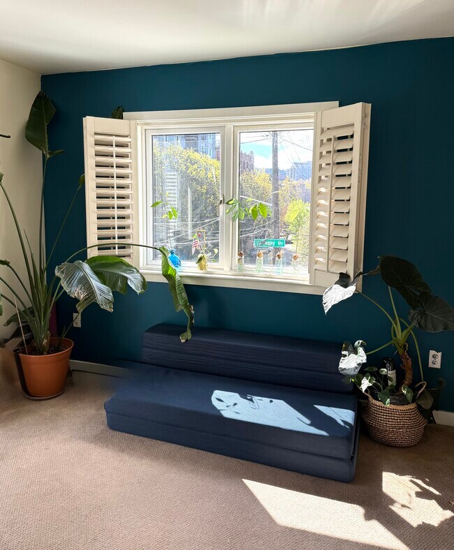 Foto del edificio - 103 Bellevue Ave E