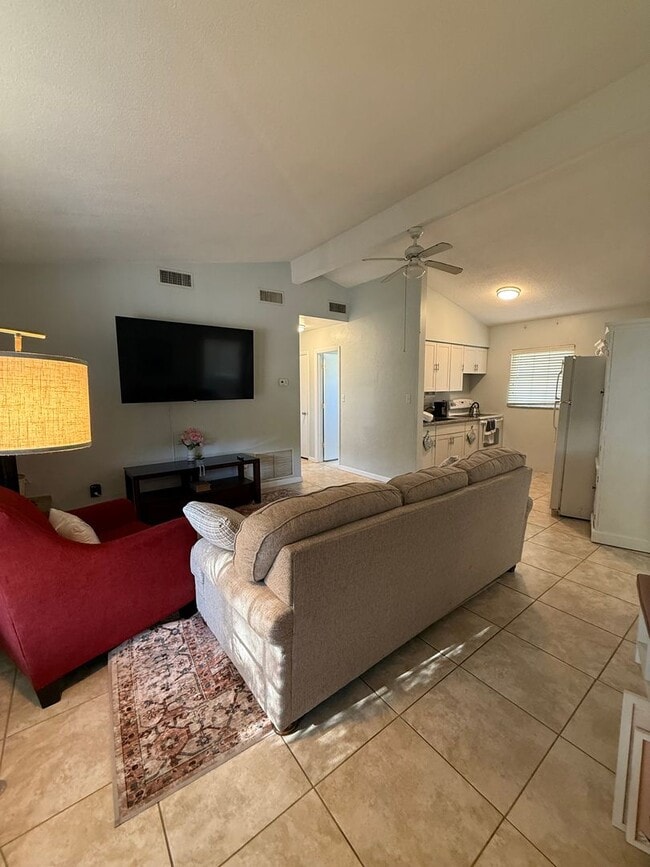 Building Photo - Single Family cottage