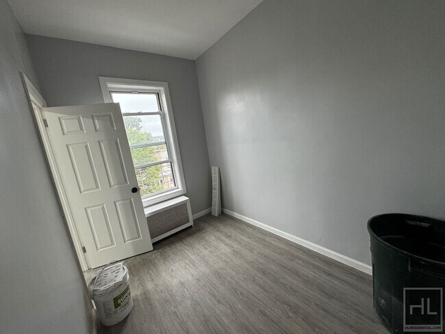 Building Photo - Spacious 4 Bedroom in East New York, Brooklyn