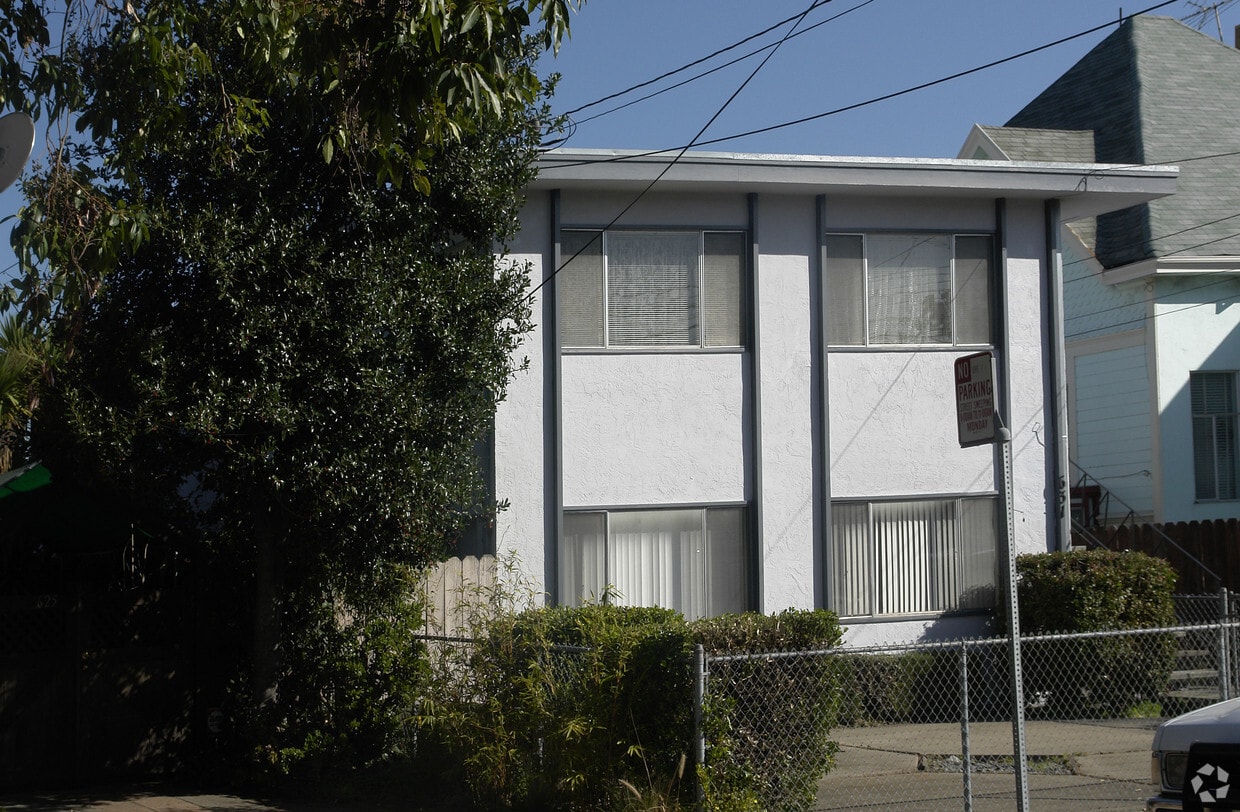 Building Photo - 631 Taylor Ave