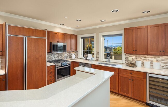 Building Photo - Luxury Penthouse with 600+ Sqft Terrace & ...