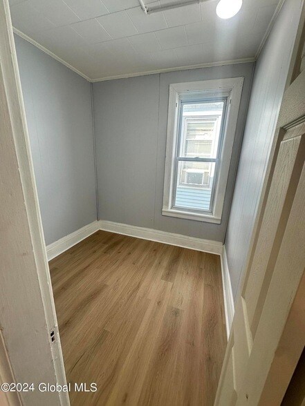 Building Photo - 104 Hudson Ave
