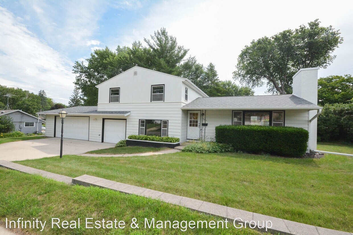 3 br, 2 bath House 2204 17th Ave NW House Rental in Rochester, MN