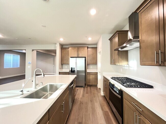 Foto del edificio - *** MOVE-IN SPECIAL*** BRAND NEW 4 bedroom with In-law suit 3 bath home located in Henderson, NV!