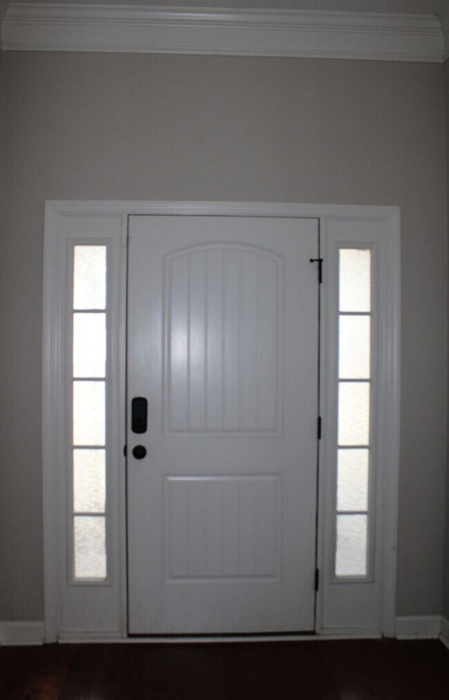 Foto del edificio - 7105 Summerton Dr