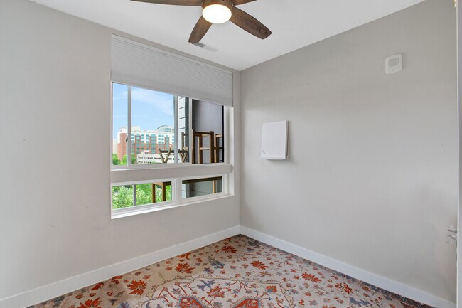 Foto del edificio - 145 Riverhaven Dr