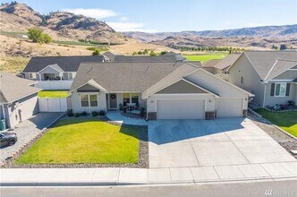 Building Photo - 480 Spring View Pl