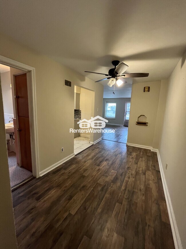 Foto del edificio - 7016 Natural Bridge Rd