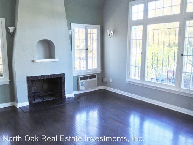 Building Photo - 6530-6532 Lindenhurst Ave