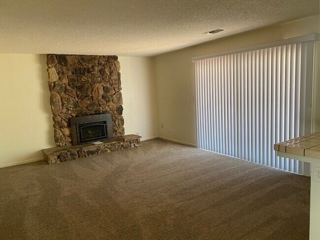 Foto del edificio - 11212 Torrey Pines Dr