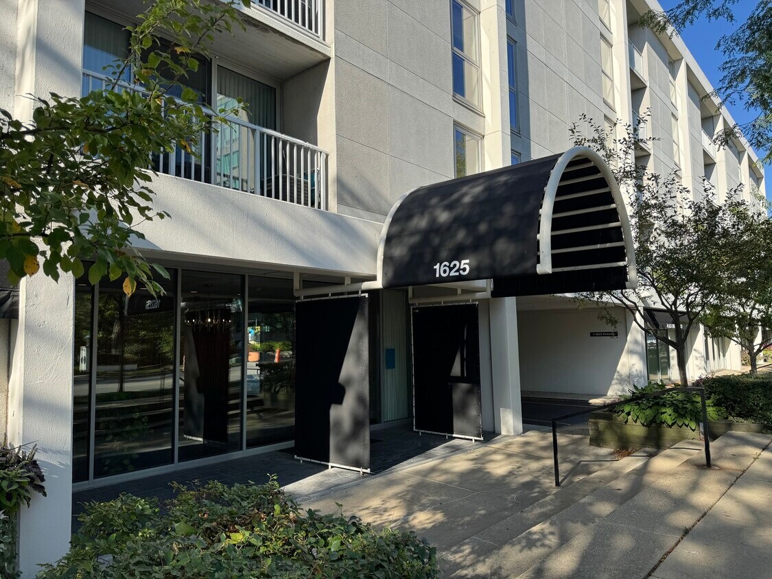 Foto principal - 1625 Sheridan Rd
