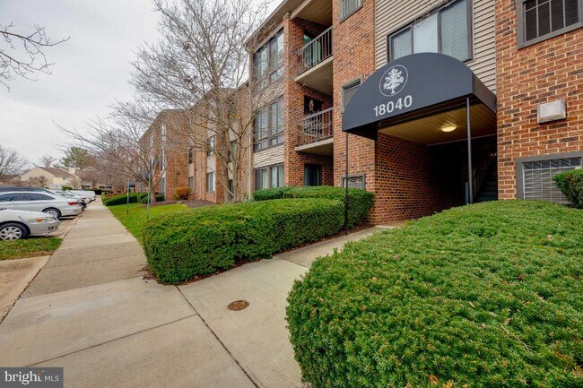Foto del edificio - 18040 Chalet Dr