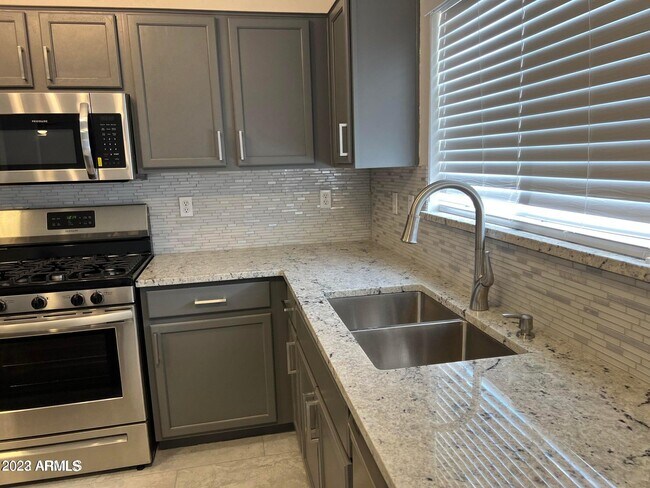 Foto del edificio - 12421 W Pershing St