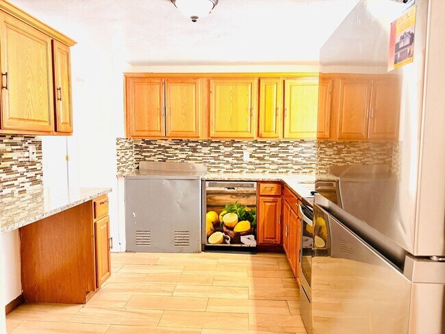 Foto del edificio - 178 Bates Rd