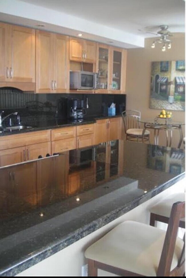 Foto del edificio - 11930 N Bayshore Dr