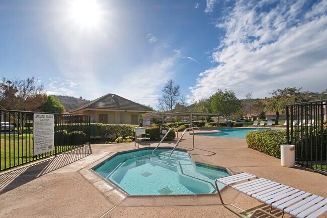 Pool & Jacuzzi - 4345 Los Padres Dr