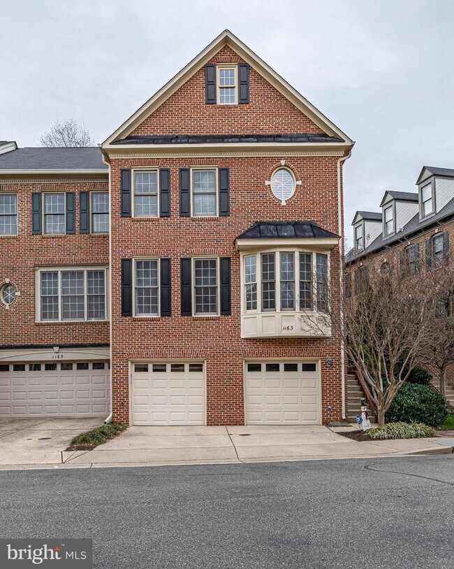 Building Photo - 1163 Regal Oak Dr