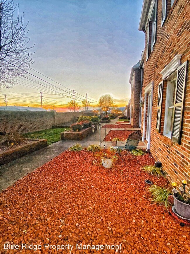 Building Photo - 2 br, 2 bath House - 1268 Konnarock Road