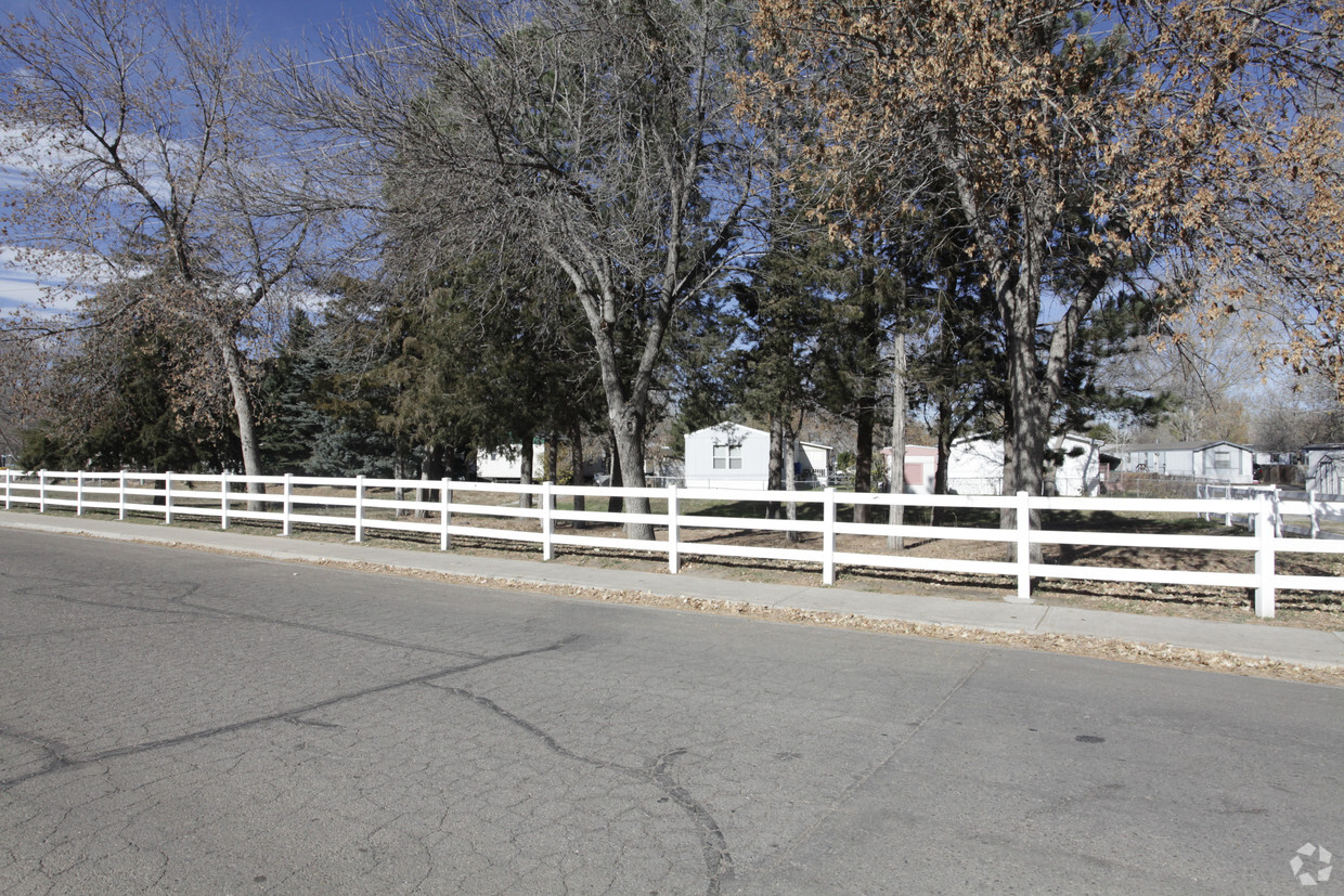 Building Photo - Hickory Village