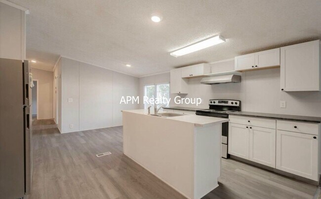 Foto del edificio - Spacious 4 Bedroom