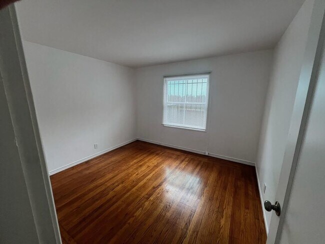 Photo - 1213 University Ave Apartment