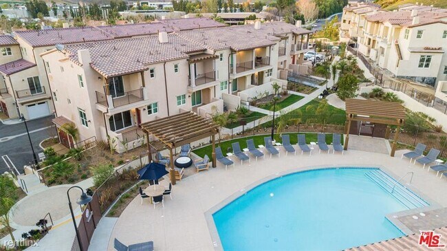 Foto del edificio - 2 br, 2 bath Townhome - 4445 Paxton Pl
