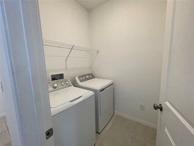 Building Photo - 6625 Great Bear Dr