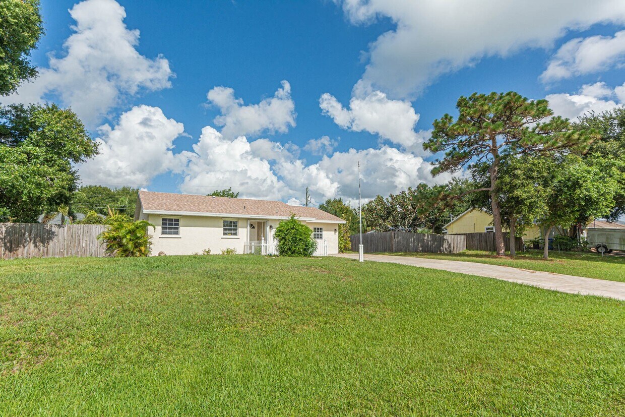 968 Evernia St, Sebastian, FL 32958 House for Rent in Sebastian, FL