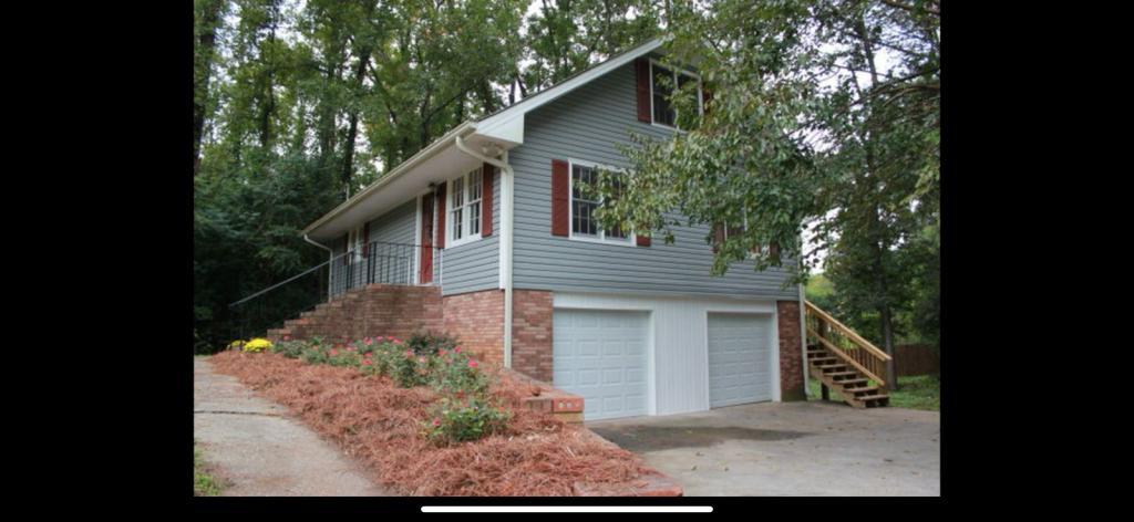 Primary Photo - 1480 Forest Hill Dr.