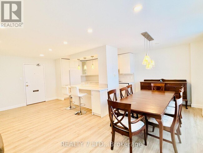 Photo du bâtiment - 15 Towering Heights Blvd