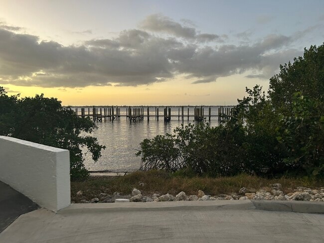 Building Photo - 2875 Palm Beach Blvd