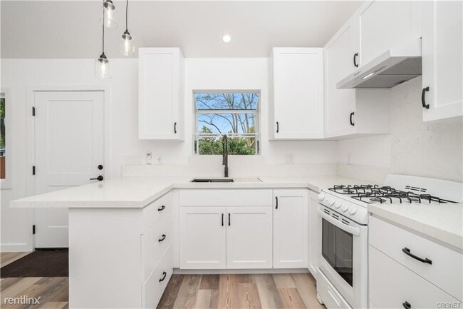 Building Photo - 1 br, 1 bath Duplex - 5258 Strohm Avenue