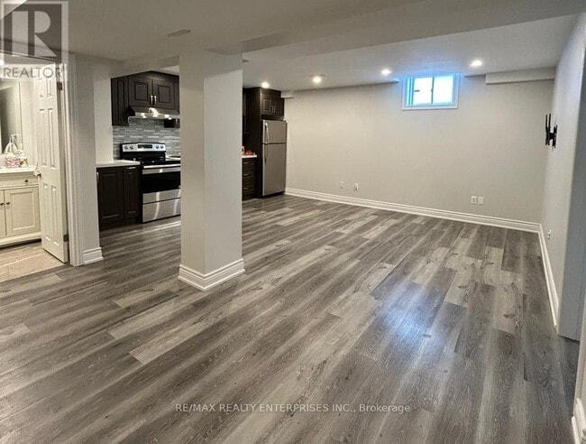 Photo du bâtiment - 1765 Hayden Ln