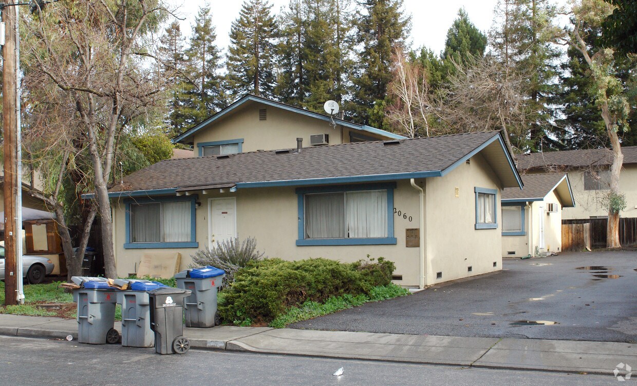 Primary Photo - Baker Mountain View Apartments