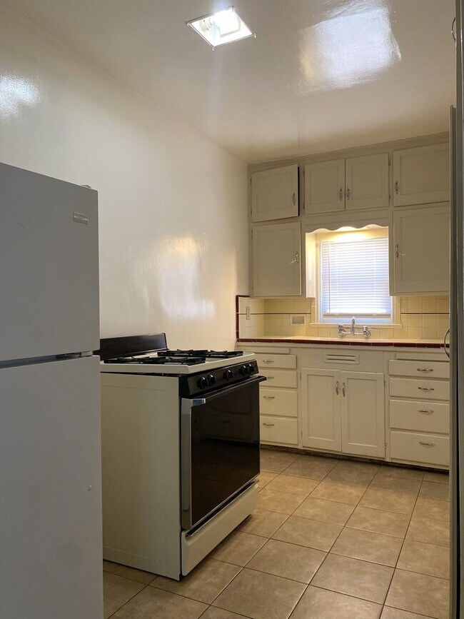 Building Photo - 818w.21s