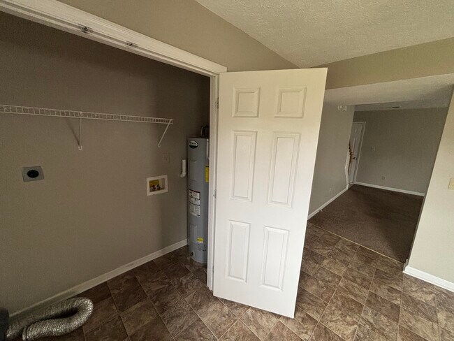 Foto del edificio - 2716 Hayden Park Ln