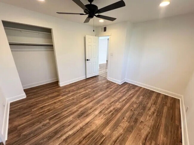 Building Photo - Charming 2 Bedroom Home. Utilities Included