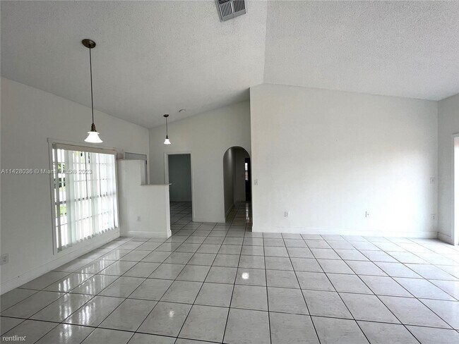 Foto del edificio - 5 br, 2 bath House - 11341 SW 63rd Ter