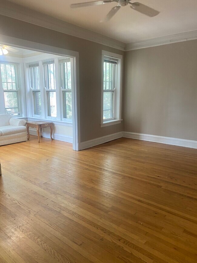 Foto del edificio - 6423 N Magnolia Ave