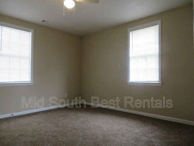 Building Photo - 808 E Gage Ave