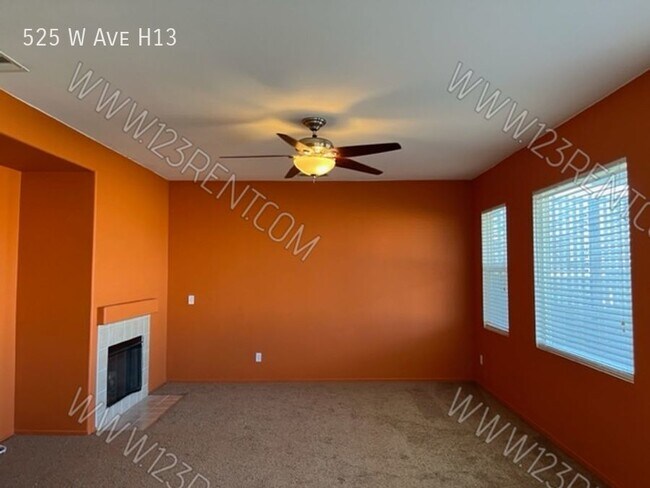 Foto del edificio - WEST LANCASTER 3BD/3BTH W/BONUS ROOM AND L...