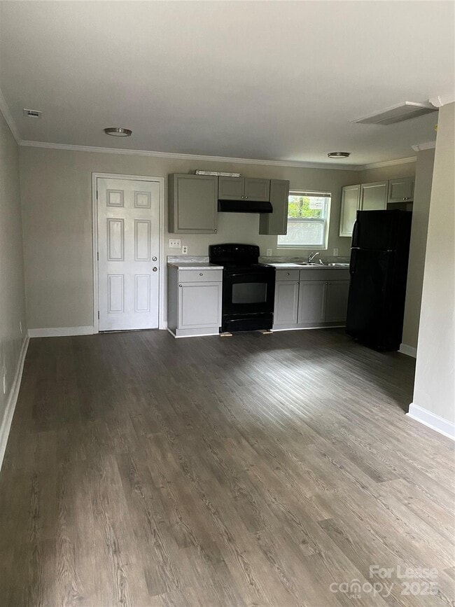 Building Photo - 811 Seldon Dr